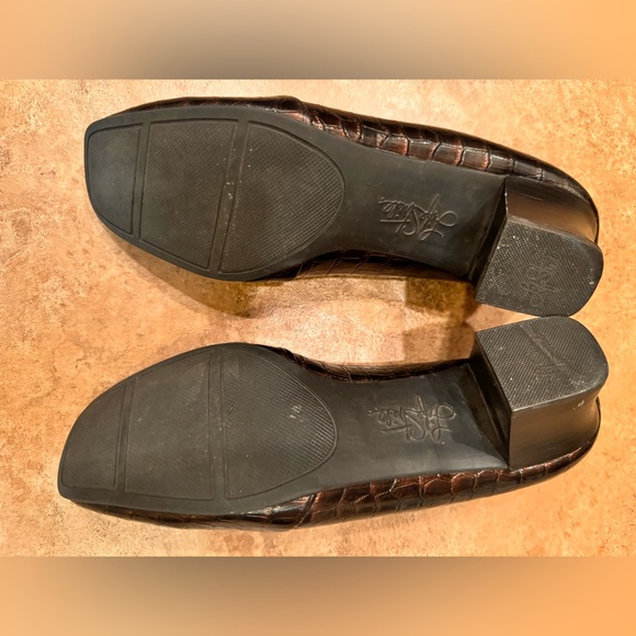 LifeStride Brown Crocodile Print Low heel - Picture 12 of 16